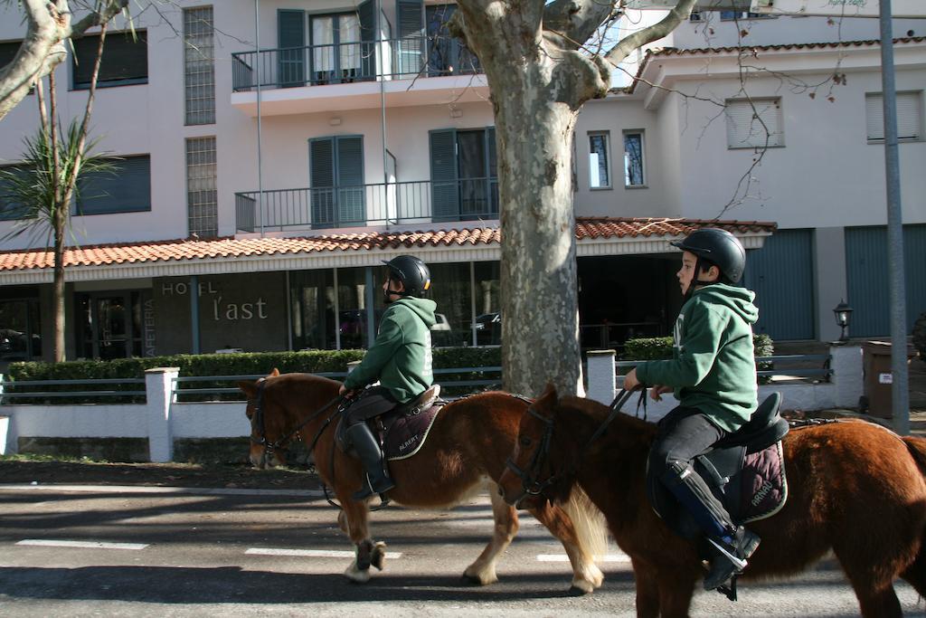 Hotel L'Ast Banyoles Exterior photo